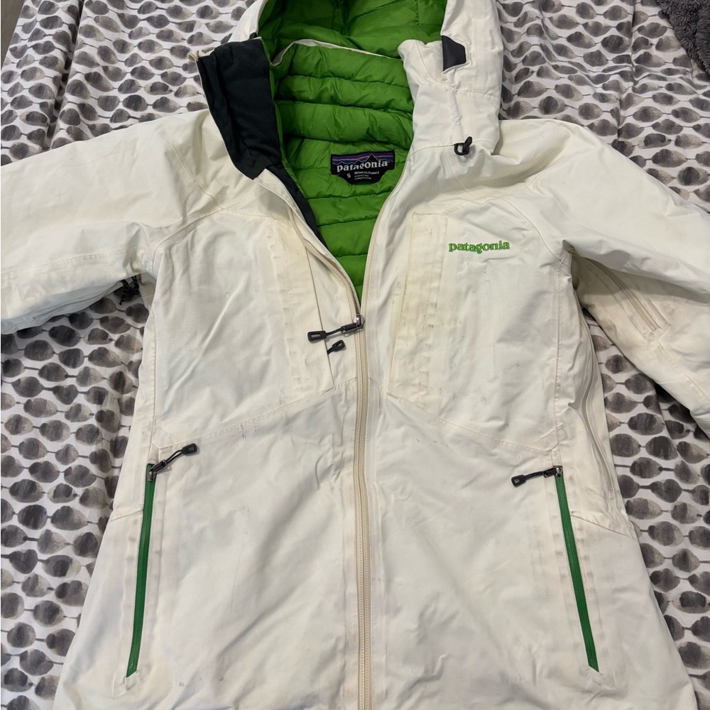 Patagonia white women’s ski jacket with inner puffer layer and snow bib